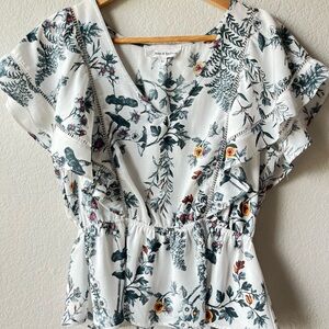 *Floral Print V-Neck Top